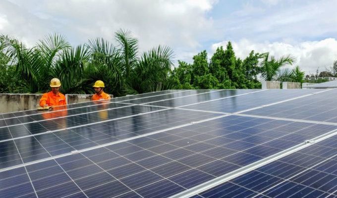 Điện mặt trời mái nhà dư thừa có thể bán cho EVN giá 671 đồng một kWh điện mặt trời mái nhà